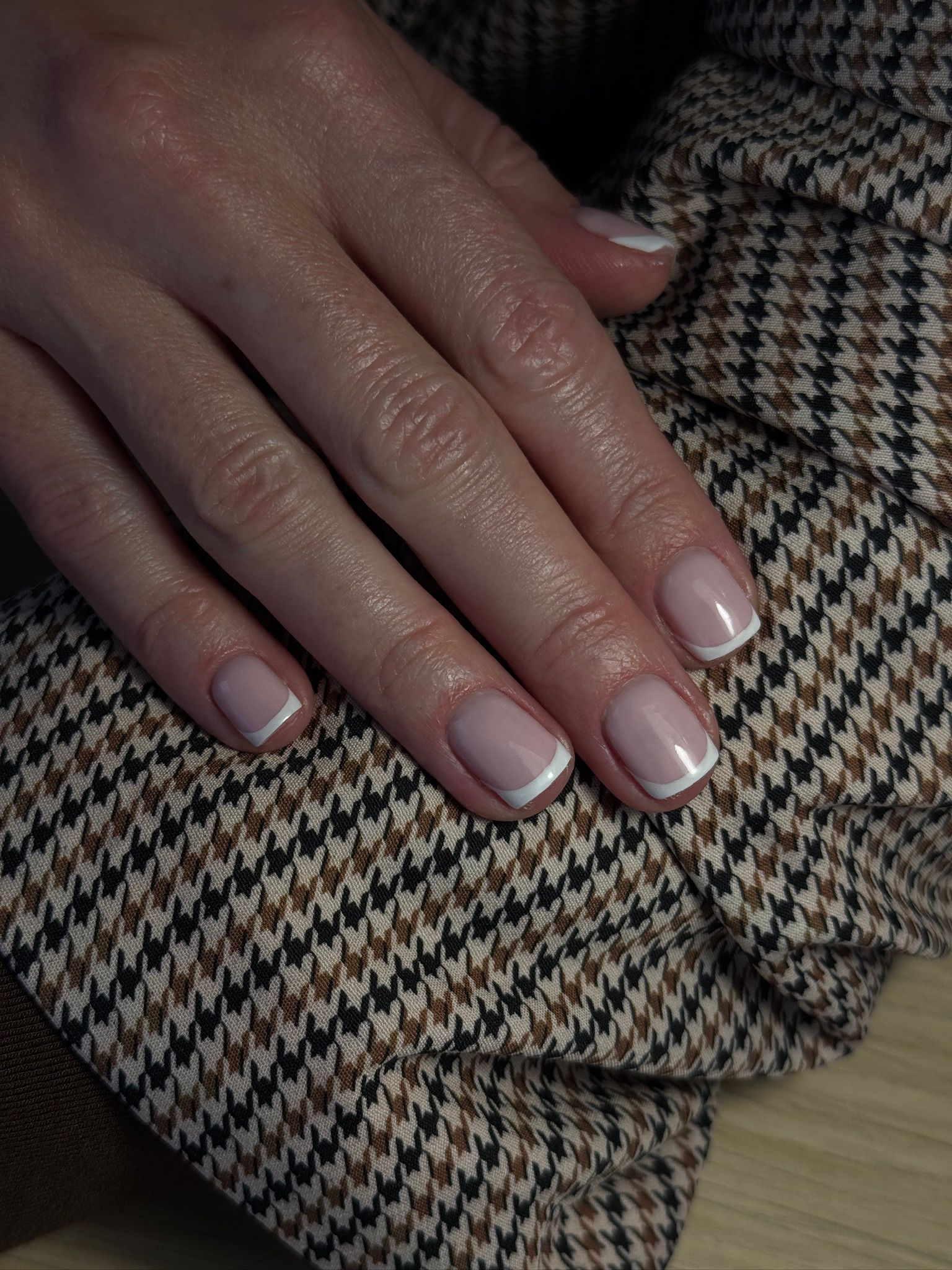 Gel nails and nail art Elite Nails